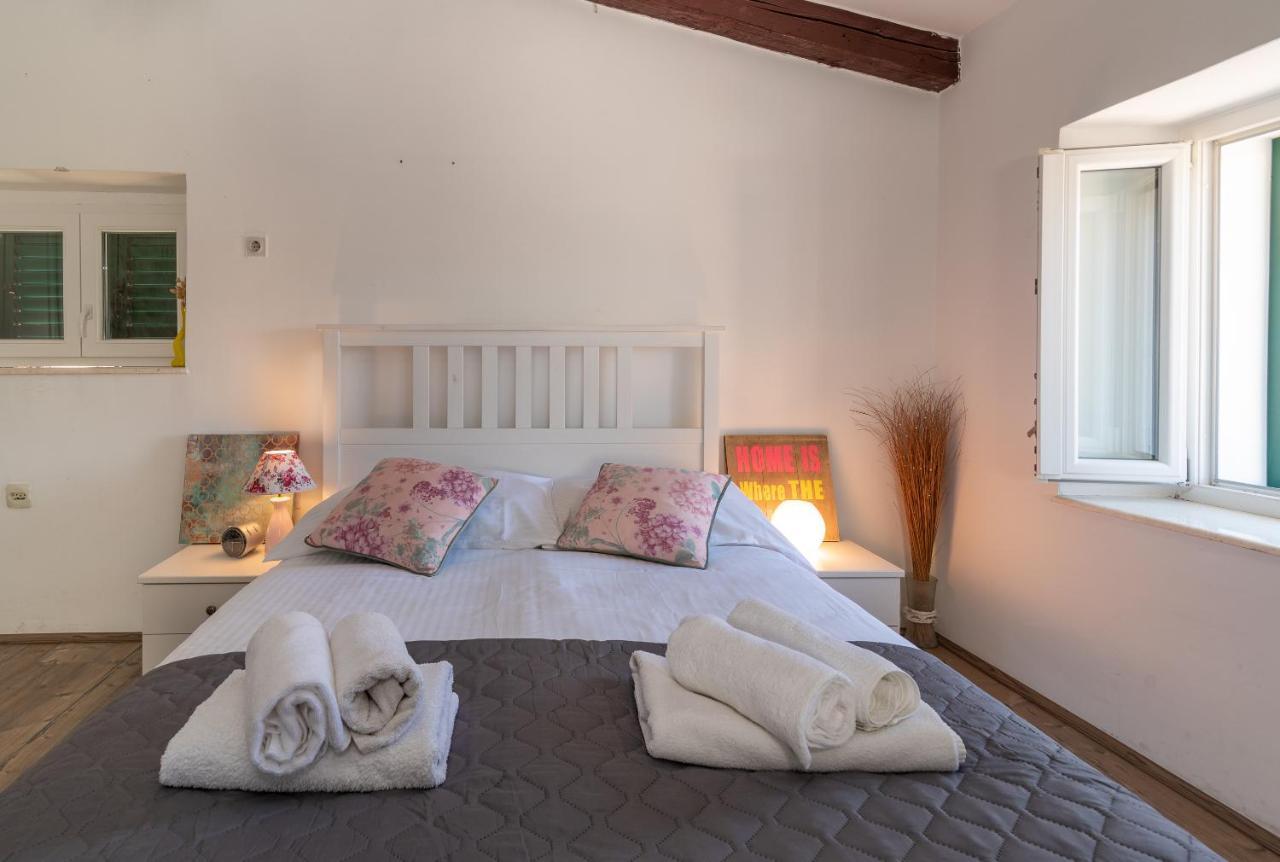 Apartment Ana Τρογκίρ Εξωτερικό φωτογραφία